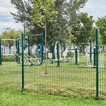 Cadet Apartments - Hostaid Siófok Zewnętrze zdjęcie