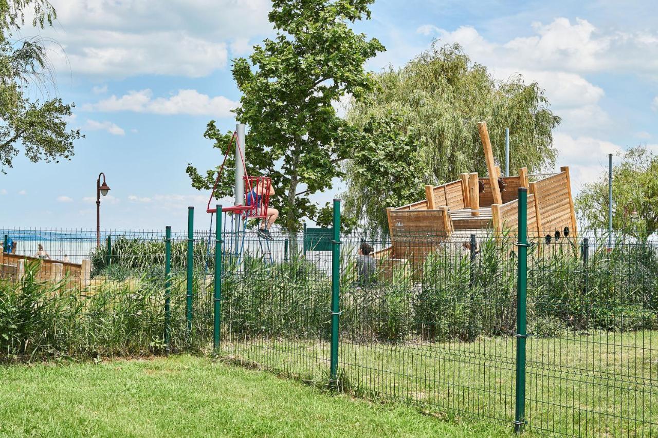 Cadet Apartments - Hostaid Siófok Zewnętrze zdjęcie